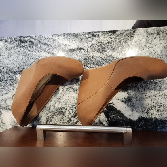 Shoes - Picture 3 of 4